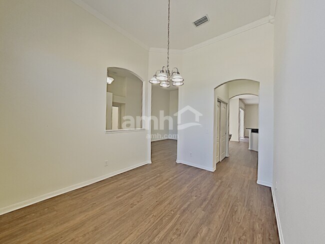 Building Photo - 832 Innergary Place