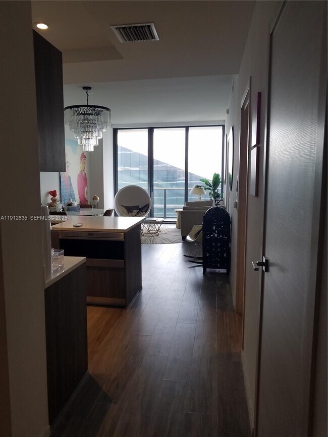 Building Photo - 801 S Miami Ave