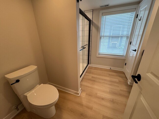 Building Photo - 1234-1236-1236 Summit St