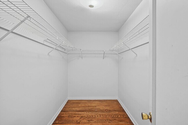 Building Photo - 300 Murray Hill Rd