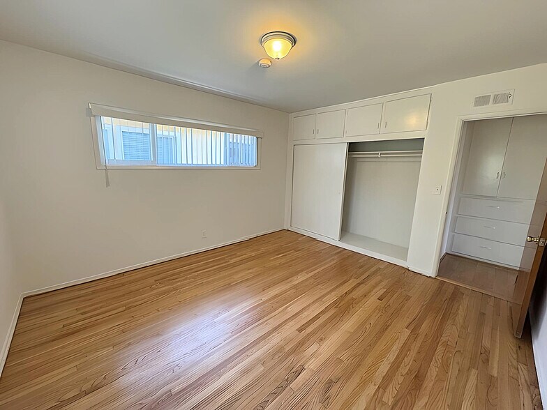 Building Photo - 6125 Cashio St