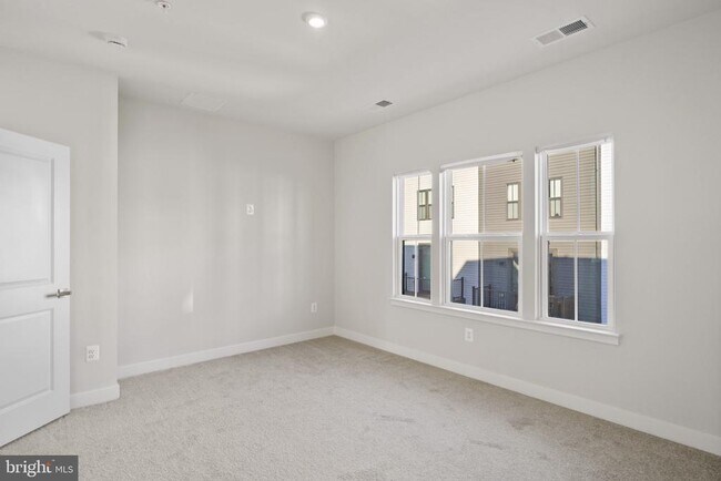 Building Photo - 734 Watts St