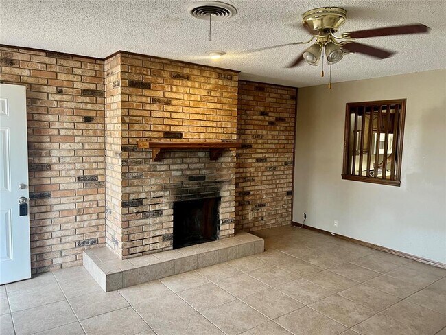 Building Photo - 1344 Meadow Ln