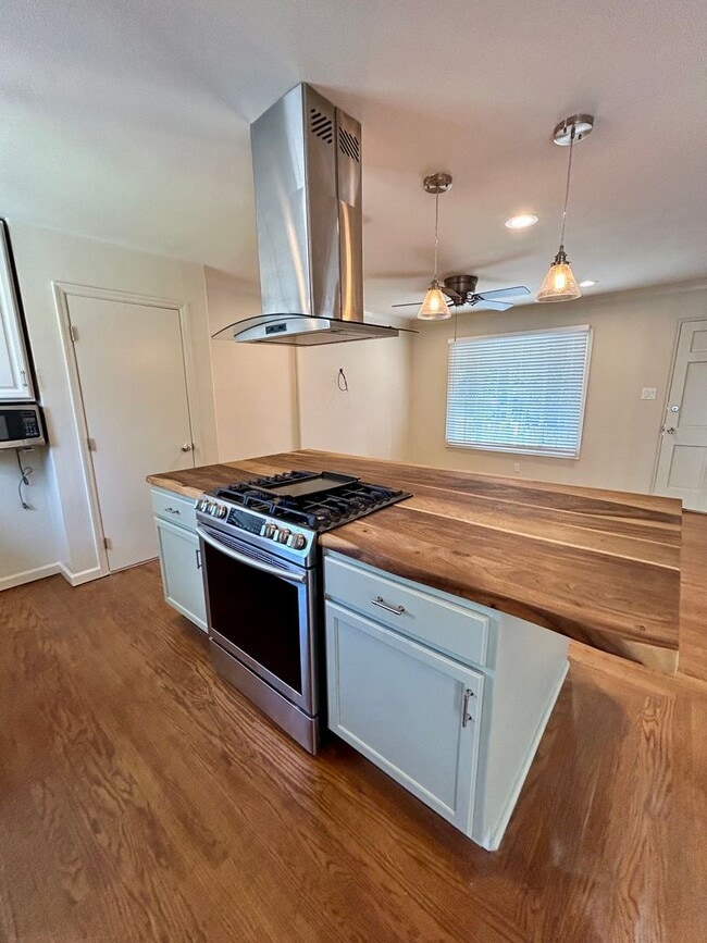 Building Photo - Exceptional Single Family House for Rent!