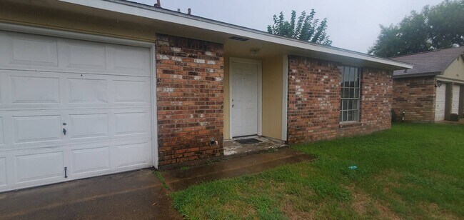 Building Photo - Charming 3 bed/2 bath home for rent in the Old River Manor subdivision in Channelview,