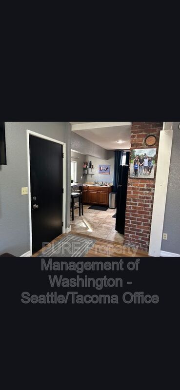 Building Photo - 802 9th St SW