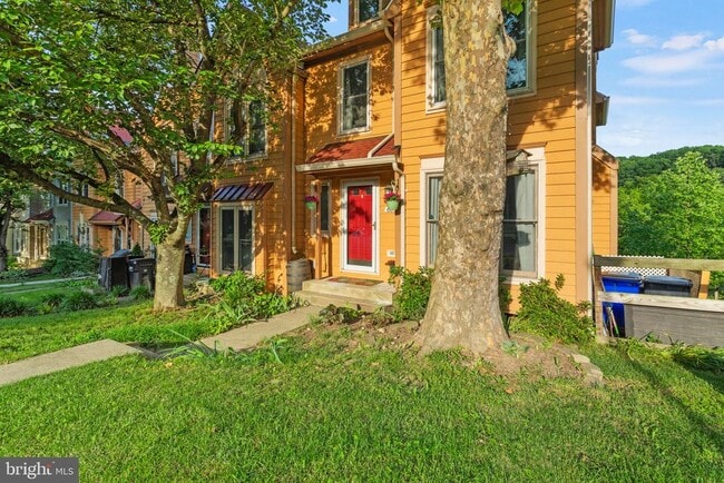 Building Photo - 6608 Beach Dr