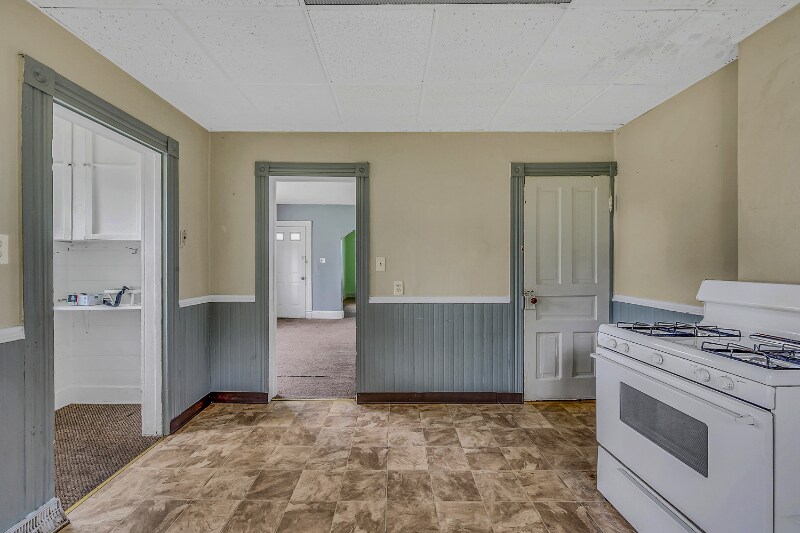 Building Photo - 608 S Webster Ave