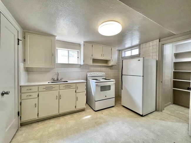 Building Photo - Cozy 2-Bedroom 1-Bath Basement Unit Near UNC!