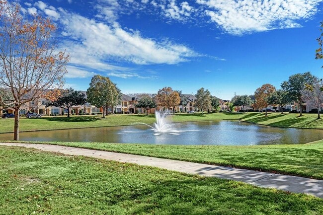 Building Photo - 14470 Summerleaf Ln