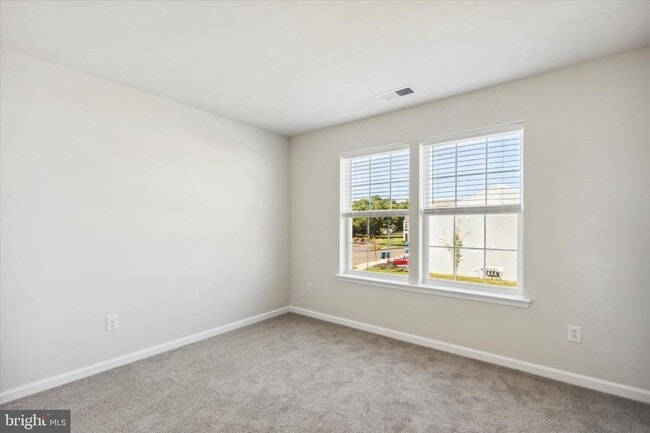 Building Photo - 76 Fonthill Ct