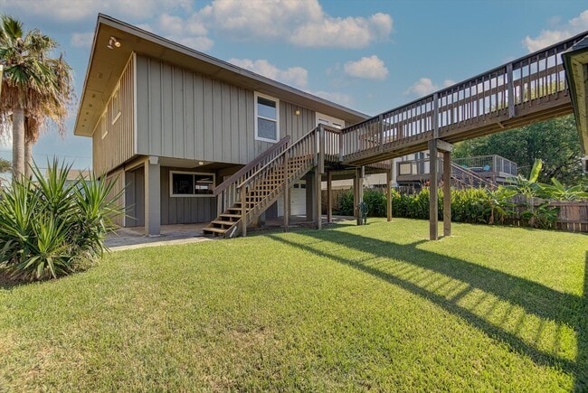 Building Photo - 170 Barracuda St