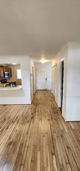 Building Photo - 461 Bramblewood Ln