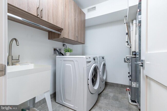 Building Photo - 608 N 3rd St