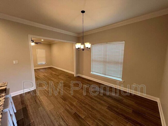 Building Photo - 6212 Lake Edge Dr