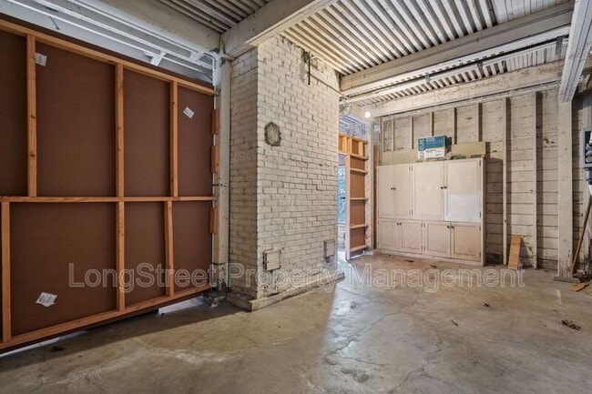 Building Photo - 140 NW MacLeay Blvd