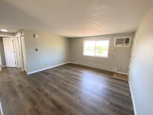 Building Photo - Beautifully Remodeled 2-Bedroom!