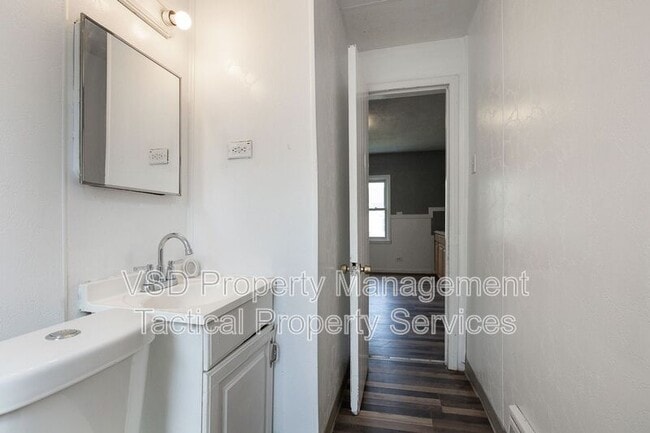 Building Photo - 6924 Claasen Ave