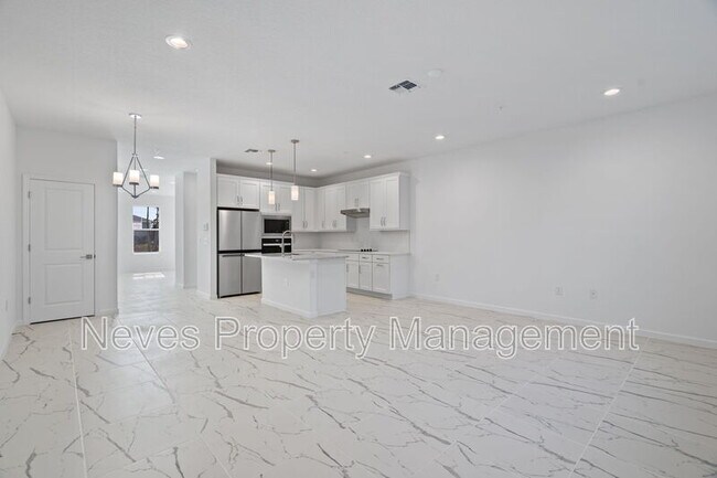 Building Photo - 1601 Pinecliff Dr