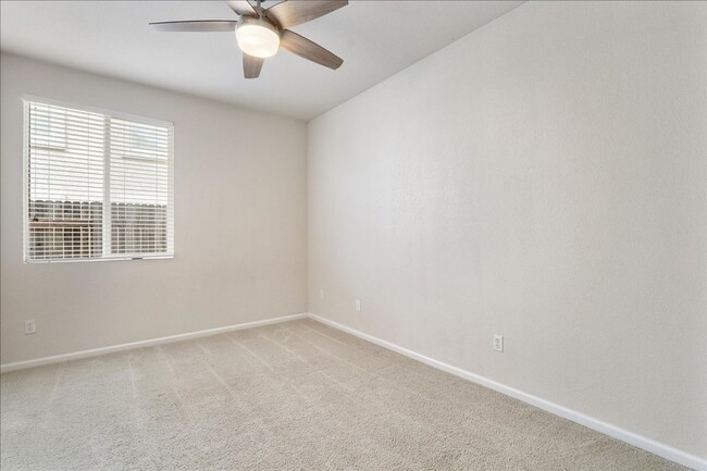 Building Photo - 1073 Huntly Dr