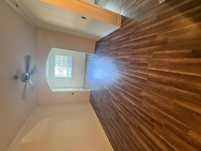 Building Photo - 9901 Baywinds Blvd