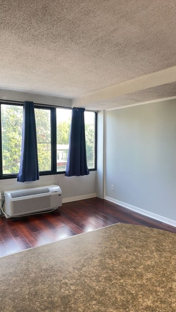 Building Photo - University Towers #414 - Walking distance to UT campus have your own place for $1190/month