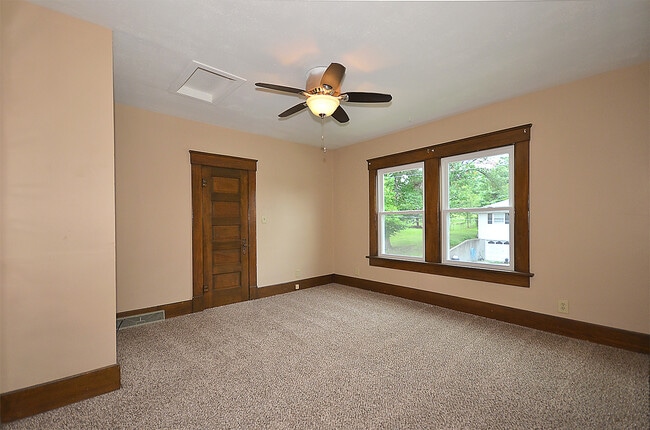 Building Photo - Beautiful Historic 3 Bedroom, 2 bath Home ...