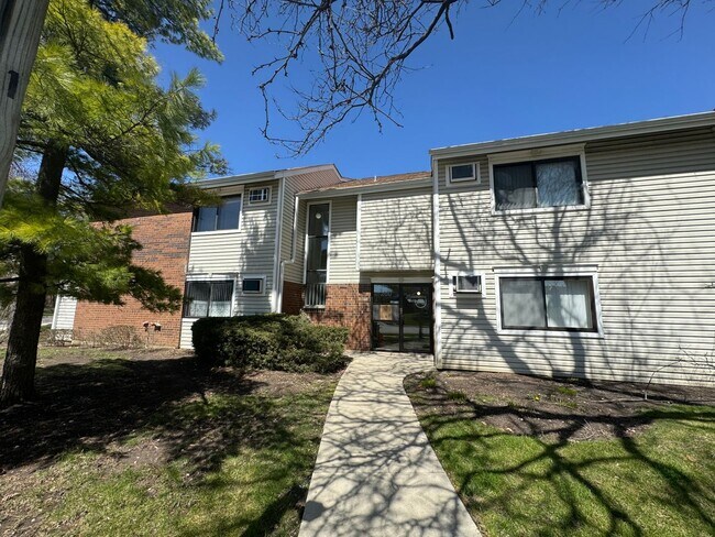 Primary Photo - 2 Bedroom Condo in Palatine