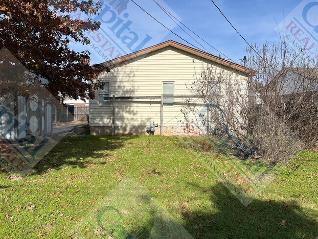 Building Photo - Great 4 Bedroom!!!