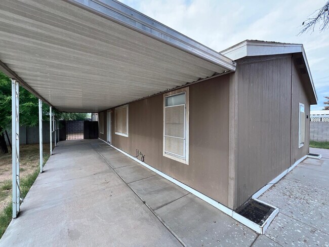 Building Photo - 7826 E Juanita Ave