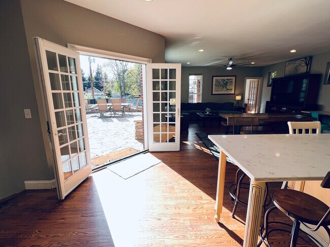 Building Photo - 3209 W Fairview Pl