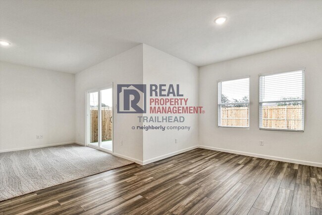 Building Photo - Attractive 4/2 Open Concept Home