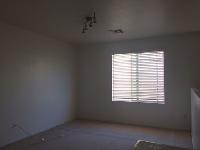 Building Photo - 4-bedroom, 3 bath + Loft!  Mountain's Edge 89178