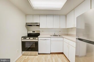 Building Photo - 1700 17th St NW