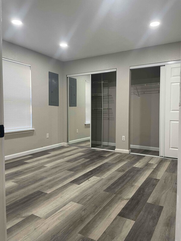 Building Photo - 1107 Basin St