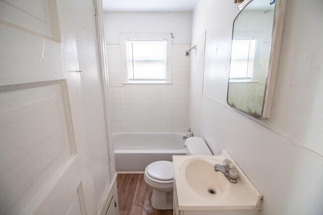 Building Photo - 114 Avenue V
