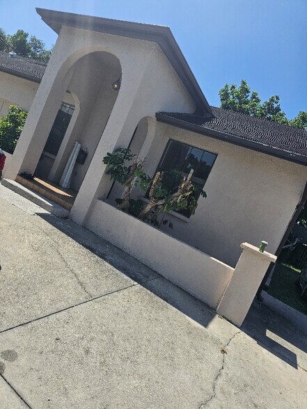 Primary Photo - 6387 Gateway Ave
