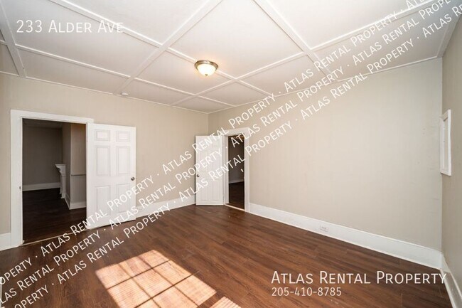 Building Photo - 233 Alder Ave