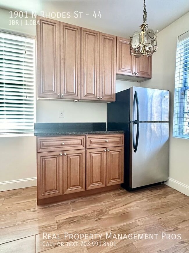 Building Photo - 1901 N Rhodes St