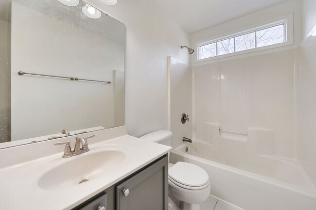 Building Photo - Renovated 4 bed/2.5 bath in Chapel Hill/Carrboro city school district!