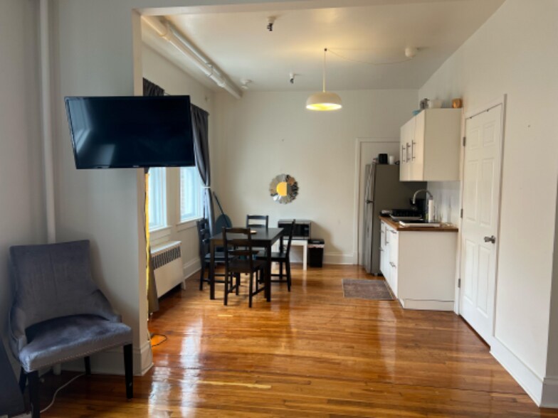 Building Photo - 118 2nd St SW