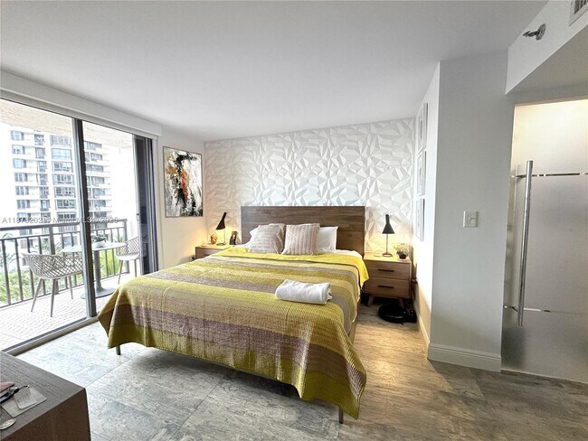 Building Photo - 540 Brickell Key Dr