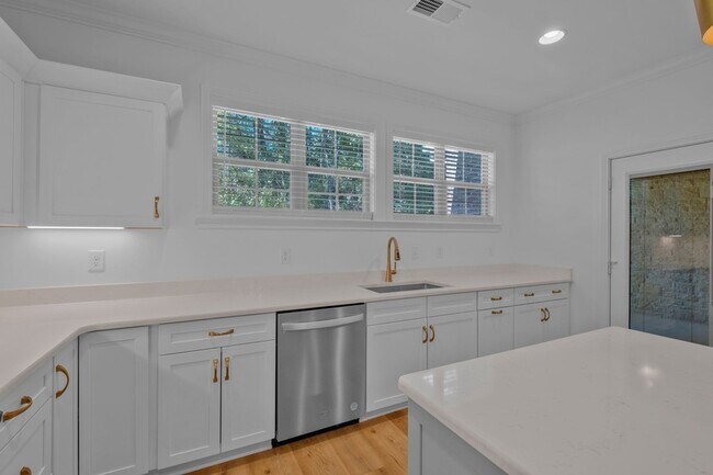 Building Photo - 118 Nickolas Cir