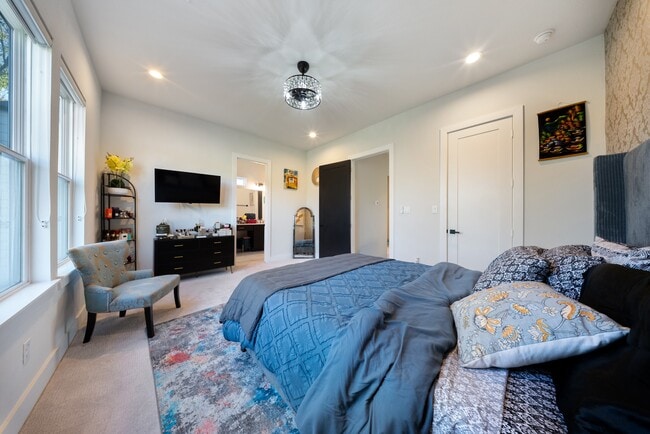 Building Photo - 6130 Campos Dr