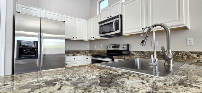 Building Photo - 4117 W Menadota Dr