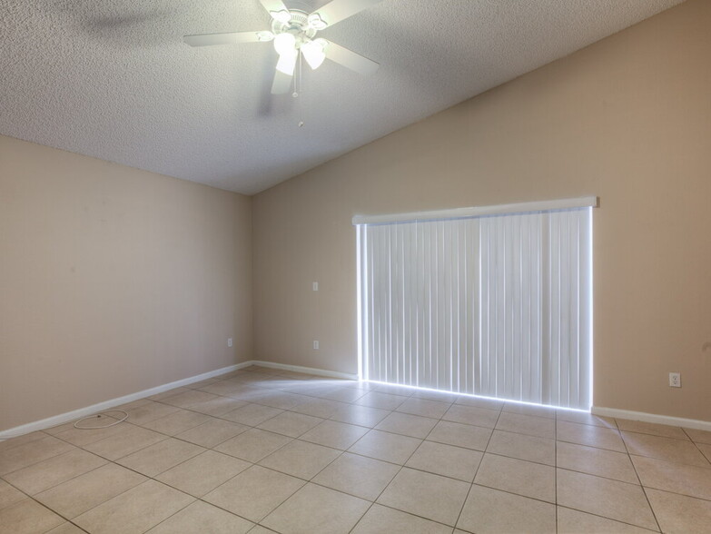 Building Photo - 2765 Falcon Crest Pl