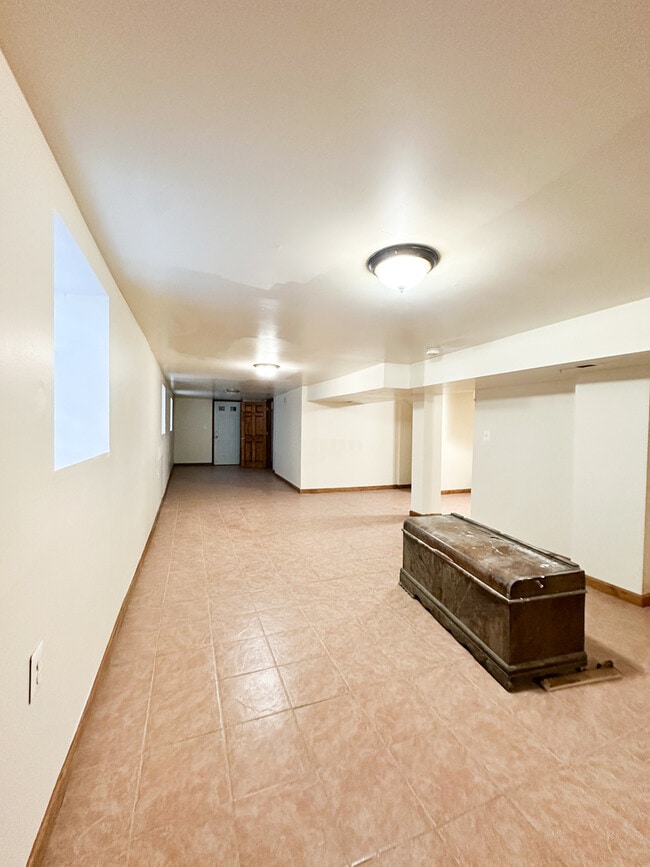 Building Photo - 7532 S Vernon Ave