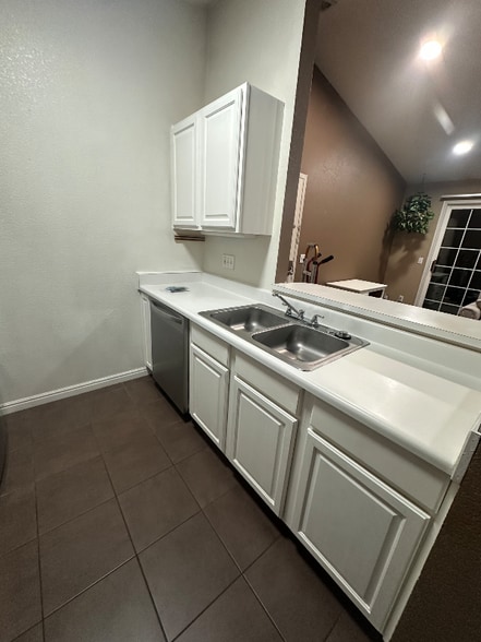 Building Photo - 108 W 1230 N St