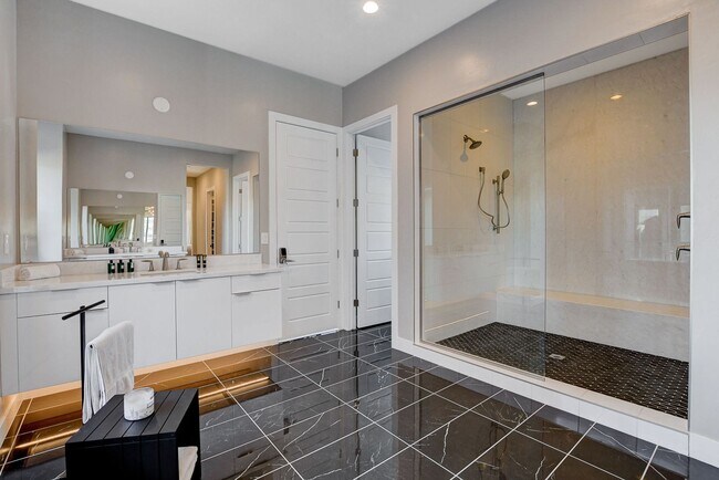 Building Photo - Mesa Ridge Luxury Oasis Feathertop