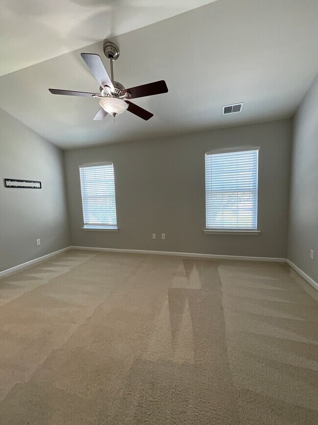 Building Photo - Spacious Townhome in Pooler